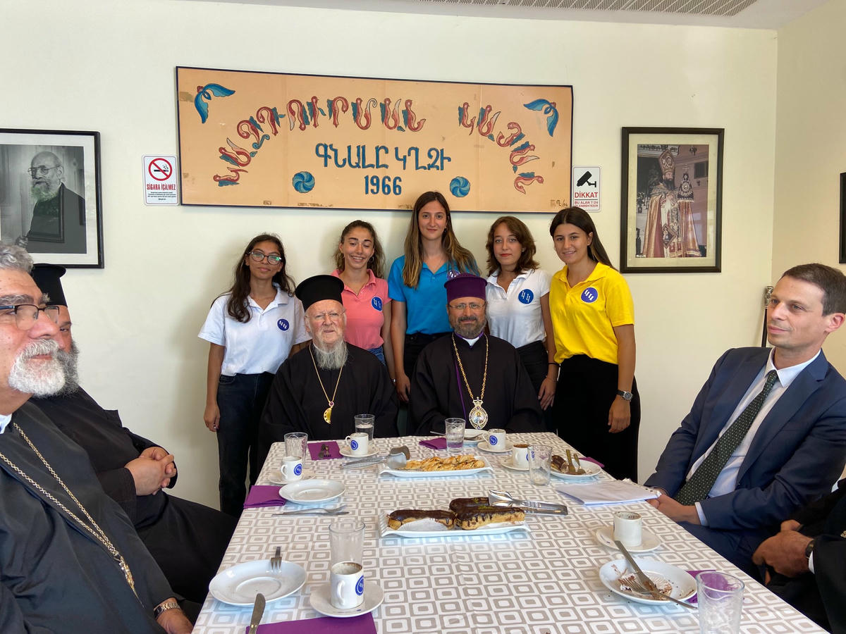 Ekümenik Patrik Bartholomeos Kınalı Kampı'nı ziyaret etti